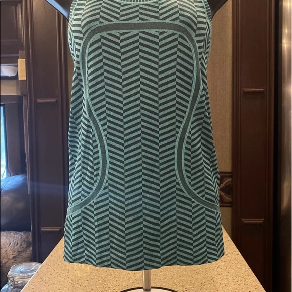 Lululemon Swiftly Tech Tank - Picture 3 of 7